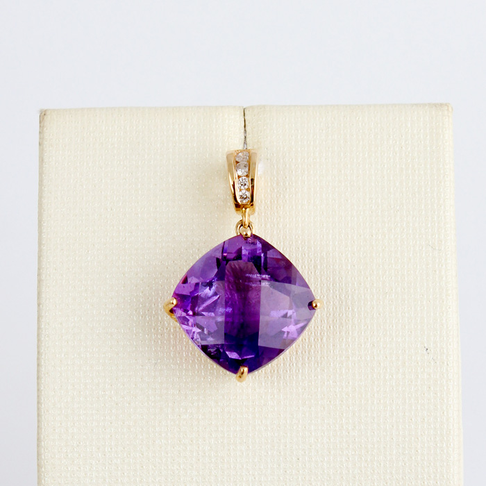 Necklace & Pendants