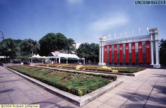 Istana Park, Right View