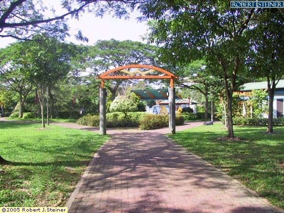 Sun Plaza Park, Good Pathway